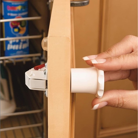 Child magnetic cabinet locks. Rev-a-shelf - Picture 2 of 6